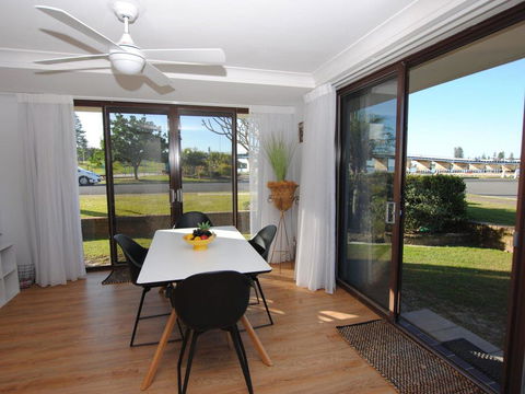 'Time And Tide' 1 - Ground Floor With Water Views - Tourism Brisbane 0