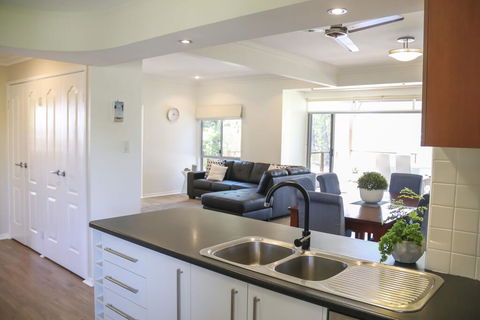 'Top Tier' Dog Friendly Holiday Home - Brisbane Tourism 2