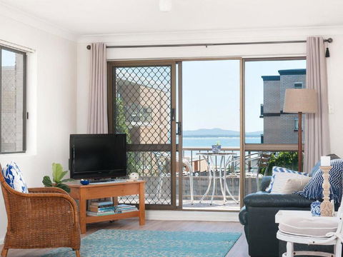 1 'BAHIA', 47 RONALD AVE - GREAT LOCATION WITH FILTERED WATER VIEWS - Tourism Brisbane 3