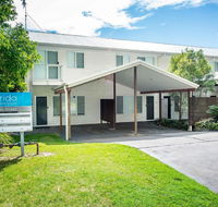 1 'Florida' 5 Lillian Street - 2 min walk to beach shops  restaurants - Tourism Brisbane