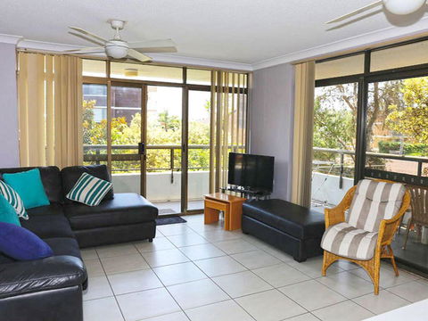 1 'The Commodore' 9-11 Donald St - Ground Floor Unit, Close To Shops, Cafe's And Marina - Tourism Brisbane 3