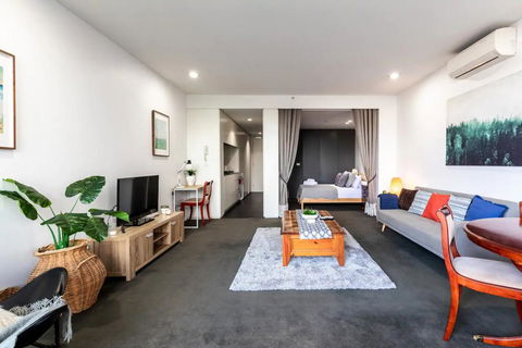 1 Bedroom Apartment In Prahran With Balcony - Brisbane Tourism 0