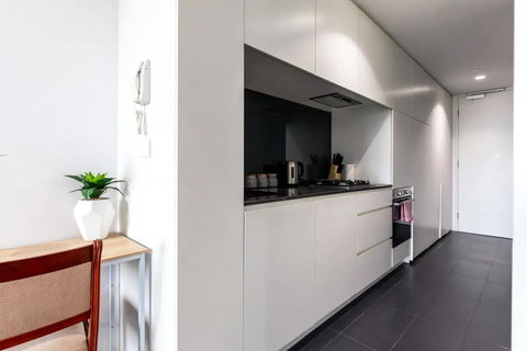 1 Bedroom Apartment In Prahran With Balcony - Brisbane Tourism 2