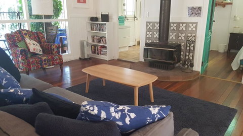 1 Bedroom Home Surrounded By Nature - Brisbane Tourism 3