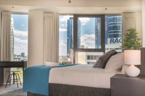1 Bedroom Studio Apartment Near Eagle Street - Tourism Brisbane 3