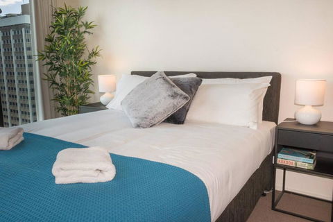 1 Bedroom Studio Apartment Near Eagle Street - Tourism Brisbane 1