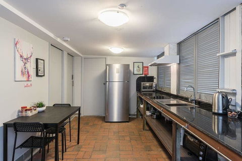 1 Double Quaint Grannyflat Private Room Near Public Transport - SHAREHOUSE - Tourism Brisbane 2