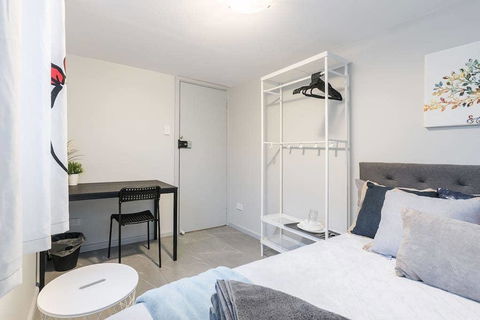 1 Double Quaint Grannyflat Private Room Near Public Transport - SHAREHOUSE - Tourism Brisbane 1