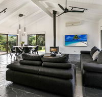 1 Oak - Rye Back Beach Accommodation - Tourism Brisbane