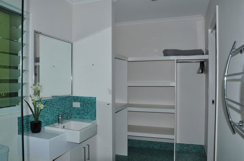 10 Double Island Drive - Modern Family Home, Centrally Located, Swimming Pool & Outdoor Area - Tourism Brisbane 2