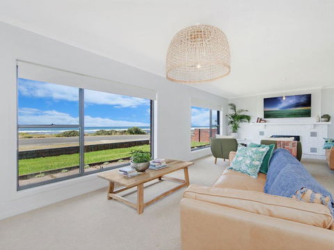 10 OCEAN VILLA - Tourism Brisbane 1