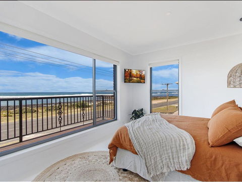 10 OCEAN VILLA - Tourism Brisbane 0