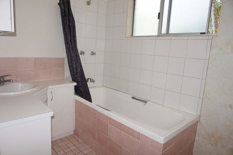 11 Bomburra Court - Rainbow Beach, Comfortable Beach House, Plenty Of Boat Parking - Tourism Brisbane 1