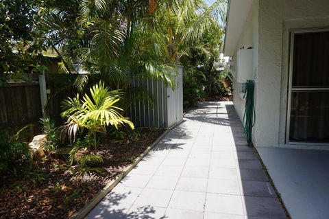 11 Bomburra Court - Rainbow Beach, Comfortable Beach House, Plenty Of Boat Parking - Tourism Brisbane 3