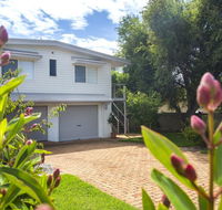 11 Riley St - Stylishly Modern - Brisbane 4u