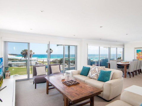 12 Cliff Road - Brisbane Tourism 0