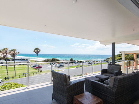 12 Cliff Road - Brisbane Tourism 1