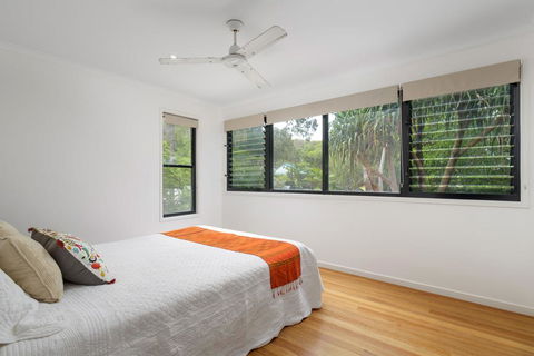12 Naiad Court- Pool, Sleeps 8, Close To Beach - Tourism Brisbane 0