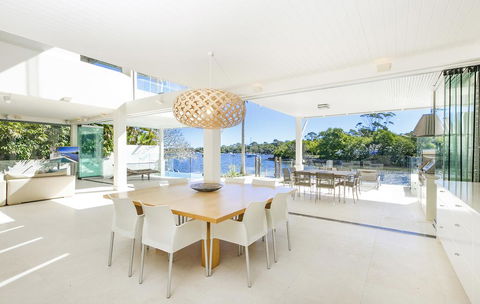 12 Noosa Parade - Tourism Brisbane 0