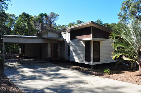 12 Satinwood Drive - Family Home With Swimming Pool Located In Natural Bushland And Close To Beach - Tourism Brisbane 0