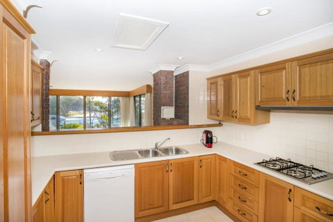 16 Shipton Cres - Secluded Away - Brisbane Tourism 1
