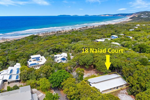 18 Naiad Court - Rainbow Shores, Modern Beach House, Walk To Beach - Tourism Brisbane 3