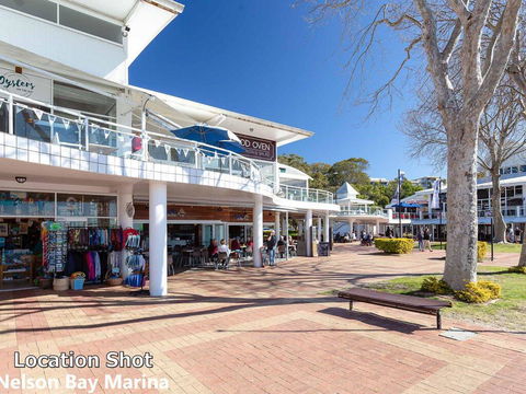 2 'Tradewinds', 110 Victoria Parade - Fantastic Unit With Waterviews & Close To The Marina - Brisbane Tourism 0