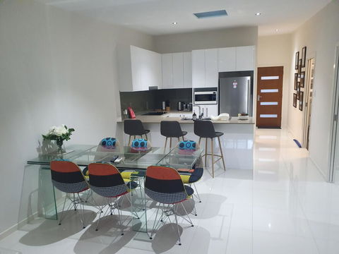 2 BDR Sea View Guest House - Tourism Brisbane 2