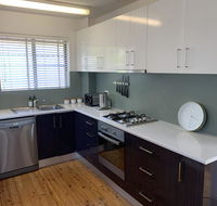 2 Bed Bar Beach Apartment - stroll to beach  cafes supermarket apartment 6 - Tourism Brisbane