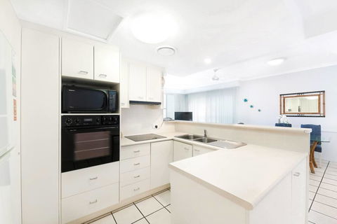 2 Bedroom Alex Unit - Ocean, Pool And Park Views - Tourism Brisbane 1