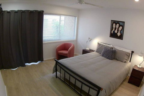 2 Bedroom Apartment In Surfers Central - Tourism Brisbane 2