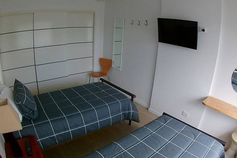 2 Bedroom Apartment In Surfers Central - Tourism Brisbane 3
