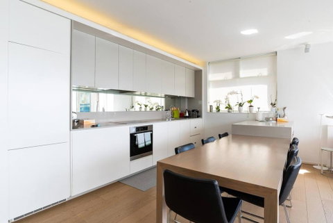 2 Bedroom Apartment With Bay View - Brisbane Tourism 1