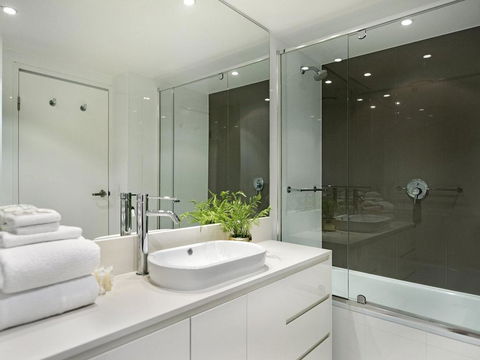 2 Bedroom Ocean View 27 Floors Above H-Residences - Tourism Brisbane 2