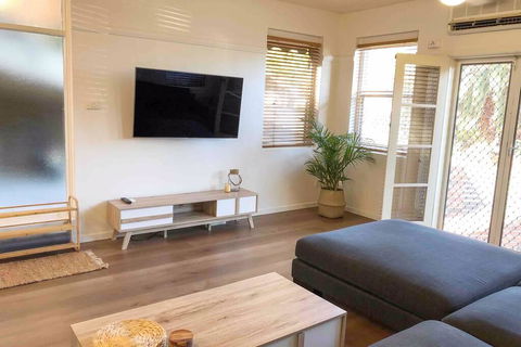 2 Bedroom, SHORT Walk To CBD,BEACH And DARBY ST - Tourism Brisbane 0