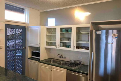 2 Bedroom, SHORT Walk To CBD,BEACH And DARBY ST - Tourism Brisbane 2