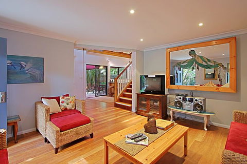 2 Manfred Street, Belongil Beach - Susie's Beach House - Tourism Brisbane 1