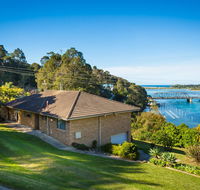 2 Water Crescent - Retro Haven - Tourism Brisbane