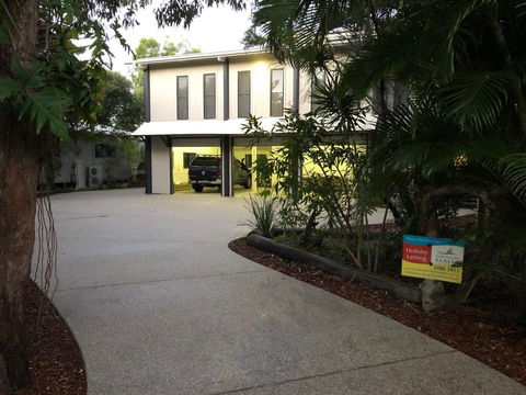 25 Naiad Court - Rainbow Shores, The Ultimate Beachside Executive Property, Air Conditioned - Tourism Brisbane 0