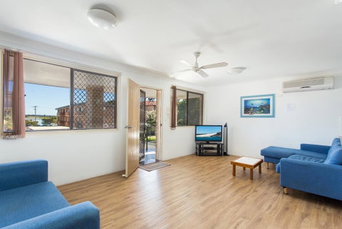 26 Wallis View - Opposite The Lake - 3 Bedroom Apartment - Sleeps 8 - Brisbane Tourism 1