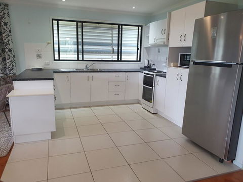 27 Bomburra Court - Rainbow Beach, Spacious, Comfortable, Large Deck, Private - Tourism Brisbane 3
