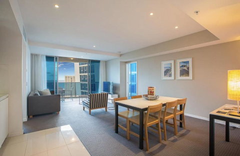 Beach Mountain View Sleeps 6 Surfers Paradise 2 Bed 2 Bath Circle On Cav & Hilton Surfers - Tourism Brisbane 1