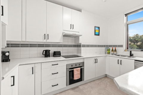 BELLEVUE HILL Close To Bondi - 2 Bathrooms & Pool - Tourism Brisbane 2