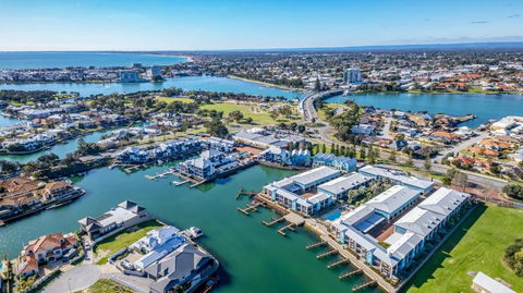 C Mandurah Apartment Resort - Brisbane 4u 0