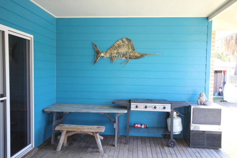 CASTAWAY BEACH HOUSE- NO Parties - NO Pets - Brisbane 4u 4