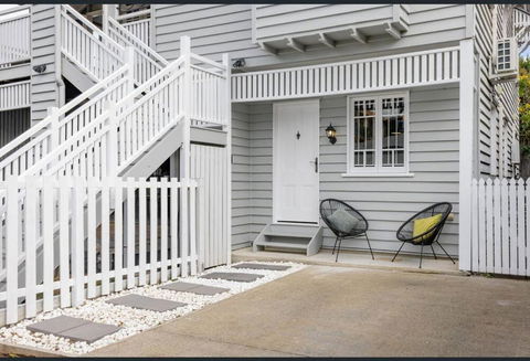 Cedar Street Lodge Lower 2BR Petyard - Tourism Brisbane 2