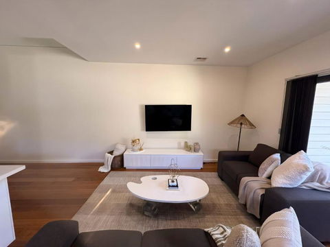 City & Beach Retreat - Tourism Brisbane 1