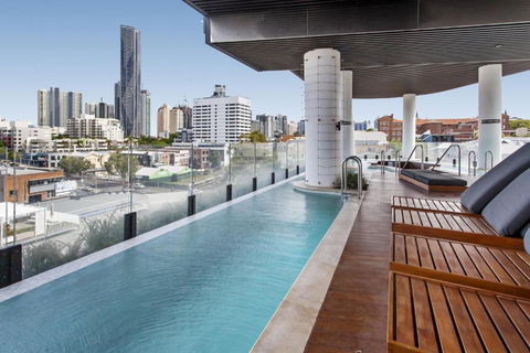 Chic 1-Bed With Parking, Infinity Pool And Gym - Tourism Brisbane 1