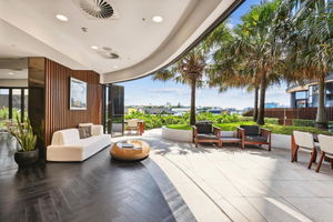 Chic 1-Bed with Parking, Infinity Pool and Gym