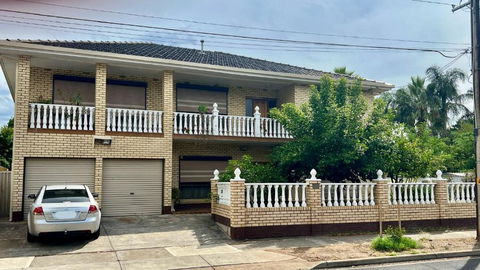 Croydon Beautiful Entire Top Floor 200sqm - Tourism Brisbane 0